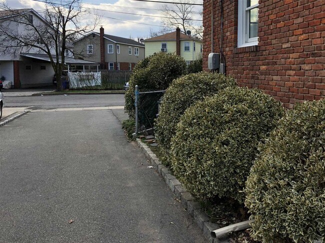 Building Photo - 28 Ashwood Rd