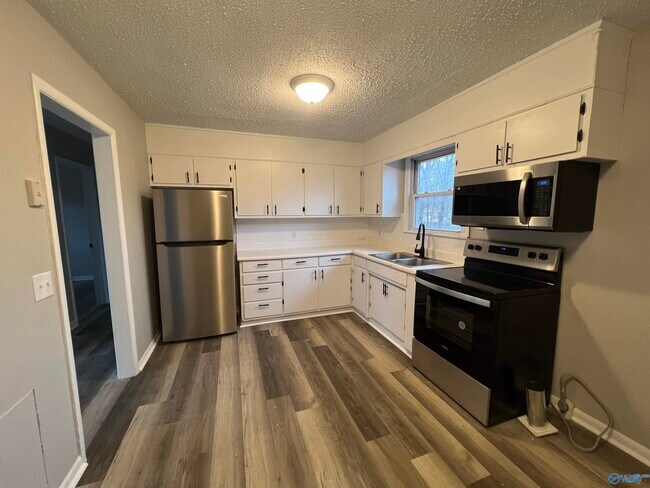 Building Photo - 601 Merry Oaks Cir NW