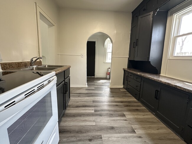 Building Photo - 3827 Parker St