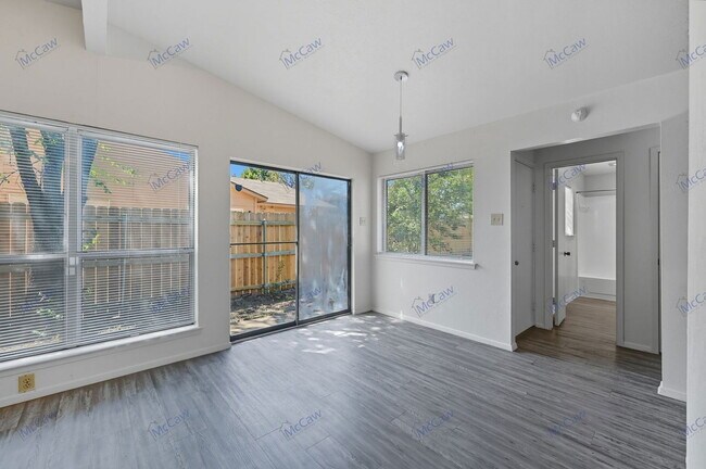 Building Photo - 1429 Brook Meadow Cir