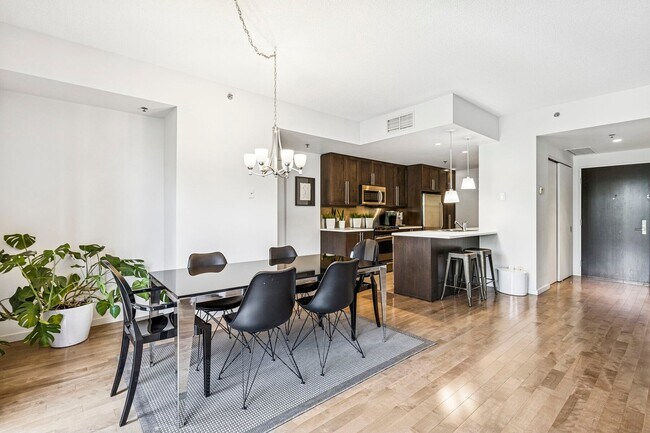 Building Photo - 210 Chem. du Golf