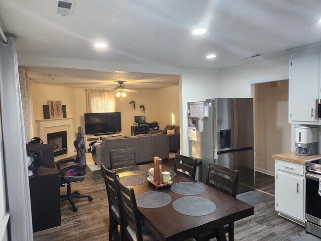 Foto del edificio - 6 Whitecedar Ct