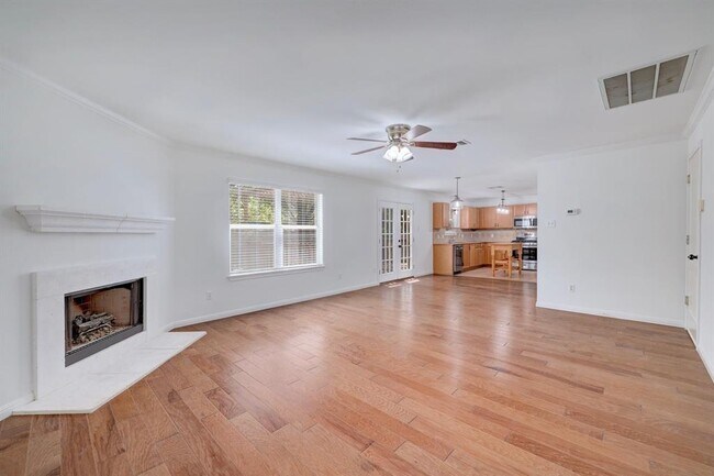 Foto del edificio - 809 Satellite View