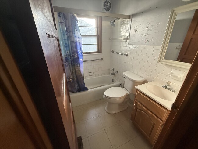 Building Photo - 2913 Taylor Ave