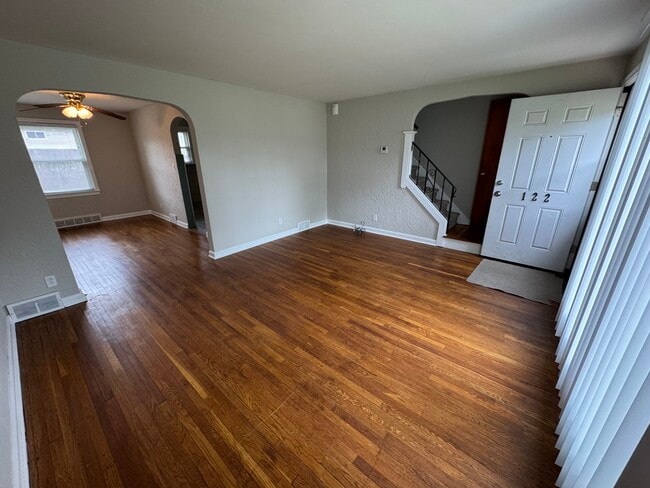 Building Photo - 122 Spangler Rd NE