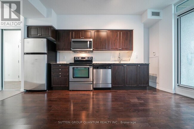 Building Photo - 209 Fort York Blvd