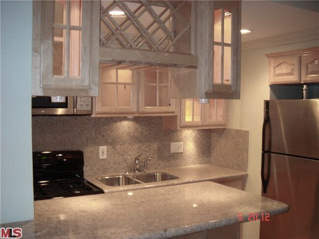 Kitchen - 800 W 1st St
