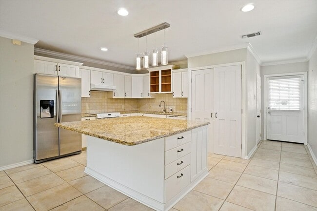 Building Photo - 6763 Hill Ct
