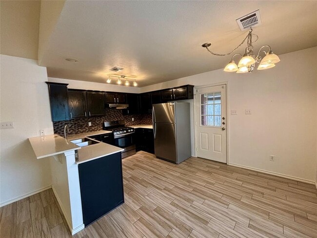 Building Photo - 808 Lone Star Dr