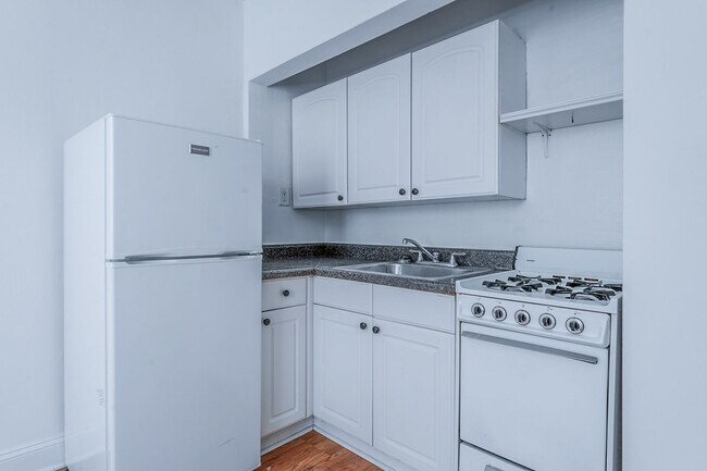 Building Photo - 4119 N Kenmore Ave