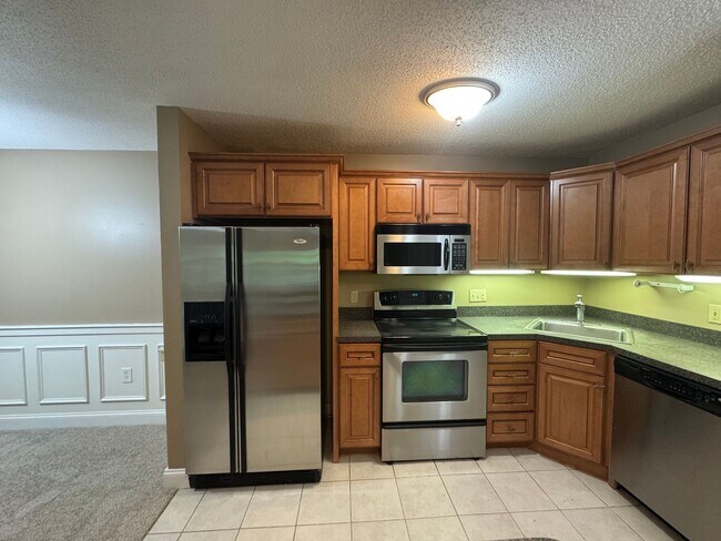Foto del edificio - Spacious 3-Bedroom Condo with Modern Ameni...