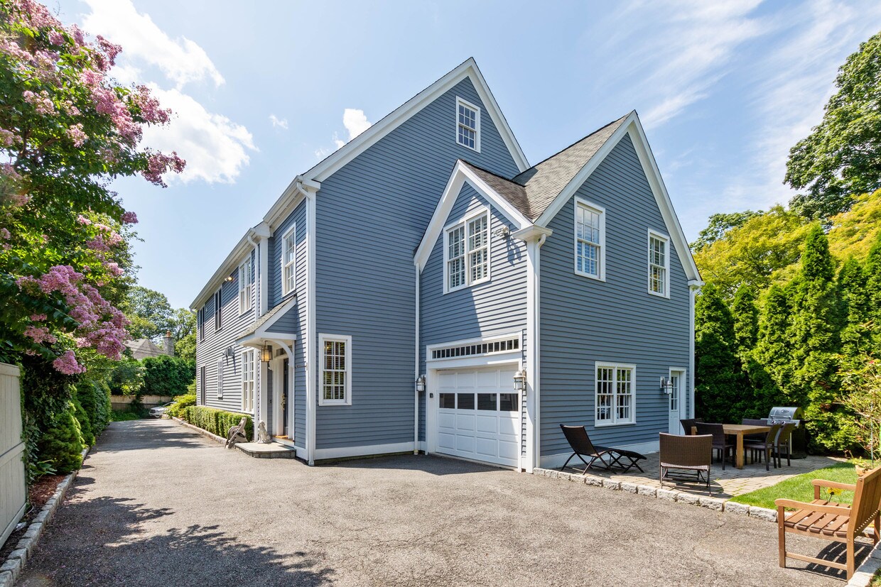 Primary Photo - 61 Orchard Pl
