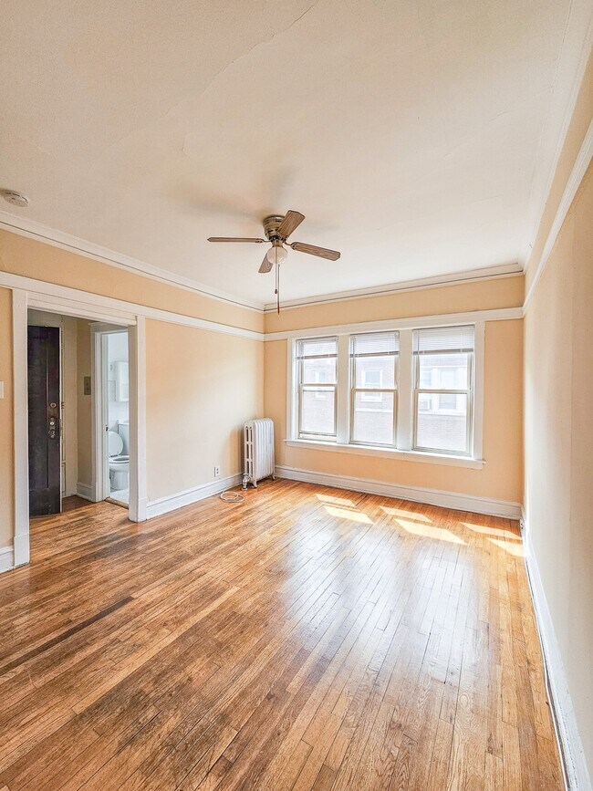 Foto del edificio - 4445 N Damen Ave