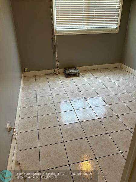 Foto del edificio - 1443 NE 56th St