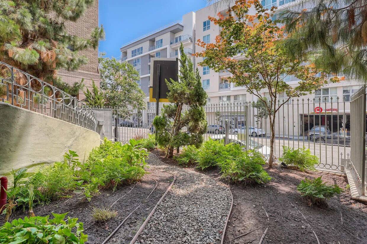 South Virgil Apartments Apartments in Los Angeles, CA Westside Rentals