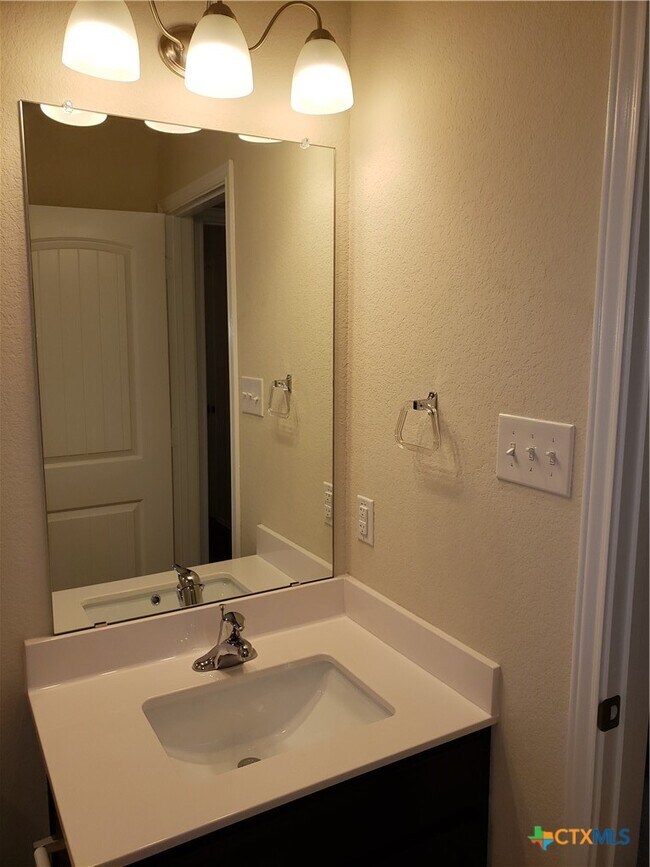 Building Photo - 5550 Perdita Dr