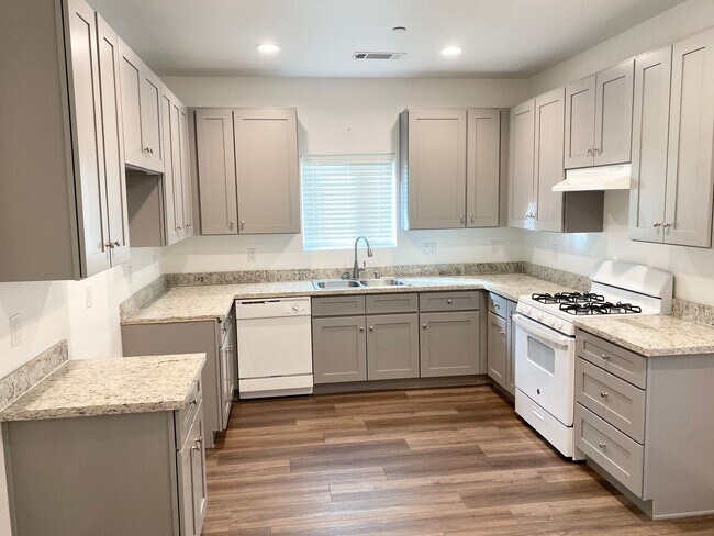 Foto del edificio - 1326 S Santa Fe St