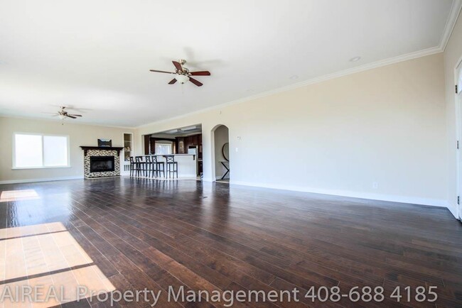 Building Photo - 15707 Highland Dr