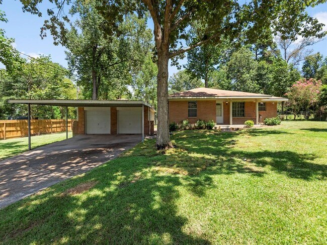 Building Photo - 617 White Oak Dr
