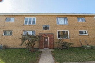Building Photo - 746 Walnut St