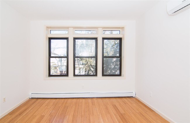 Foto del edificio - 21 Woodlawn Ave