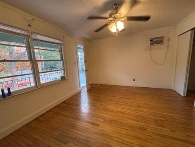 Foto del edificio - One Bedroom Apartment in the Grid