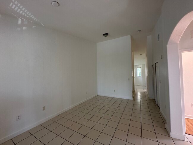 Foto del edificio - 1568 SE 26th St