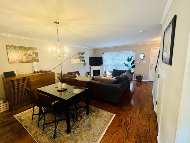 Building Photo - 306 S Bungalow Park Ave