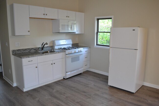 Building Photo - 4297 7th Street Rd
