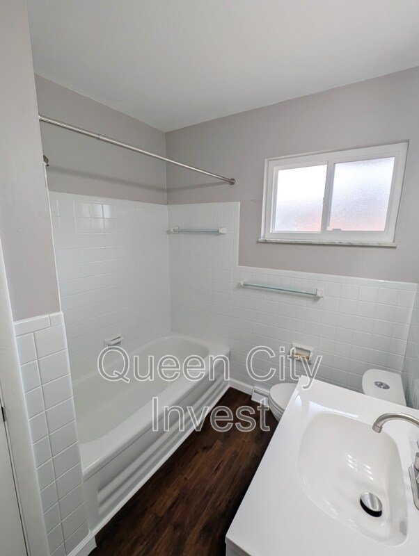 Building Photo - 110 Cromwell Pl