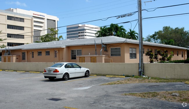 Building Photo - 221-223 Antiquera Ave