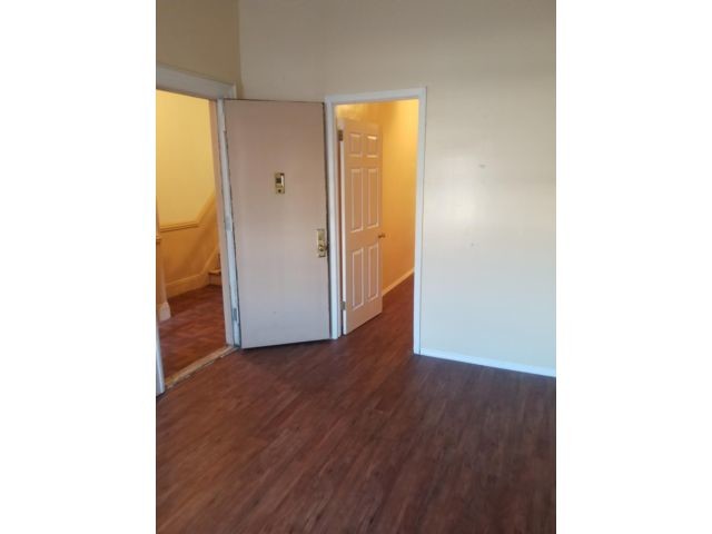 Building Photo - 296 Suydam St