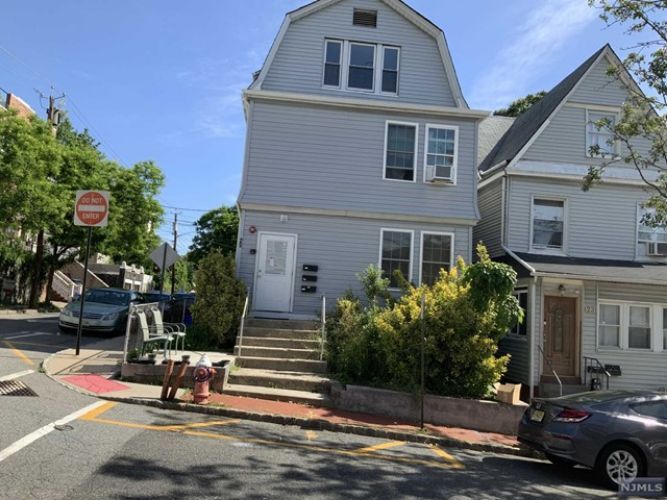 25 Valley Pl Unit 3, Edgewater, NJ 07020 Room for Rent in Edgewater