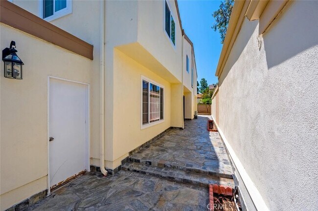 Foto del edificio - 53 Willow Tree Ln