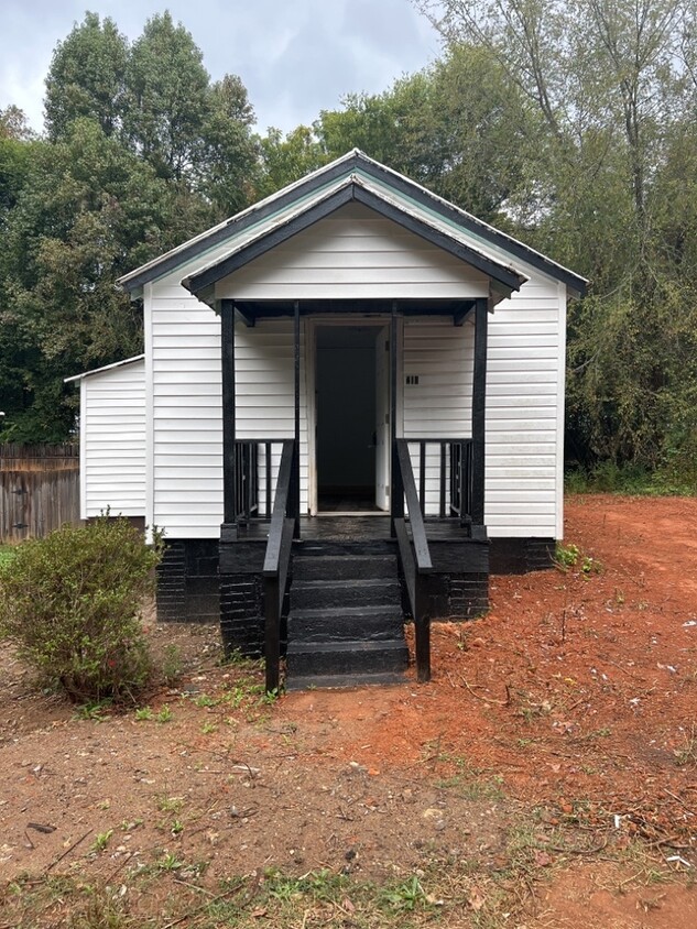 Primary Photo - 210 Watts St