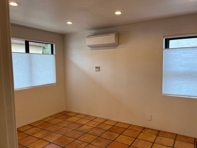 Building Photo - 260 N Alvarado St