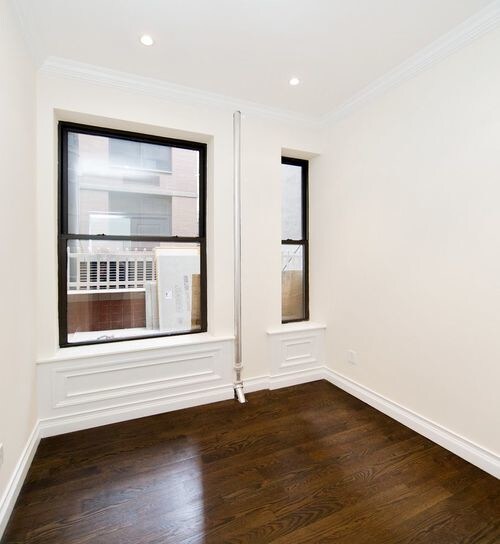 Building Photo - 352 3rd Ave