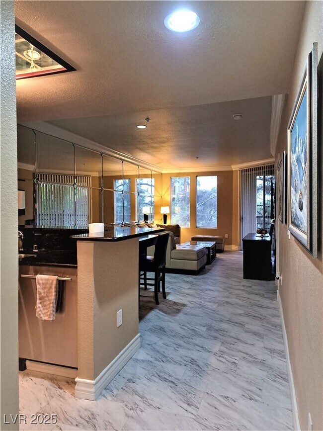 Foto del edificio - 270 E Flamingo Rd