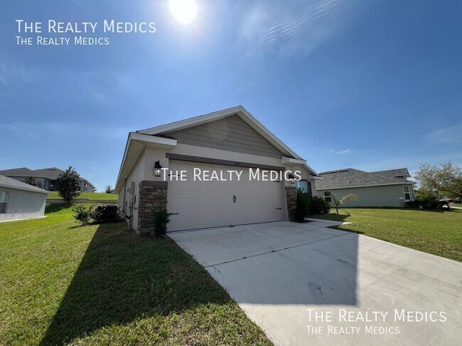 Building Photo - Gorgeous 4 Bedroom, 2 Bathroom Home In Bev...