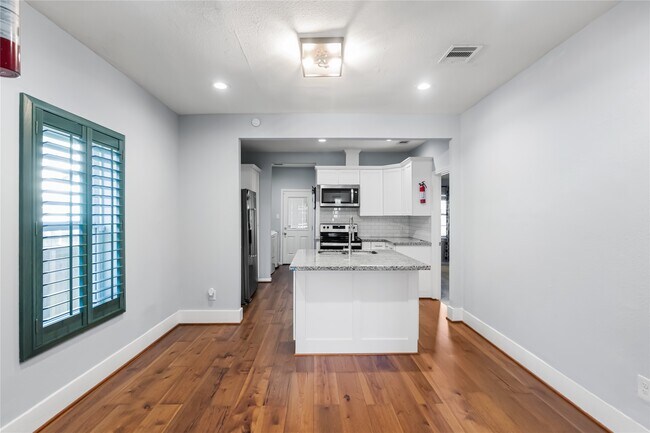 Foto del edificio - 3108 Indiana St