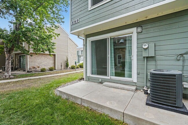 Building Photo - Spacious 2 Bed 2.5 Bath with a finished basement in the heart of Bear Creek