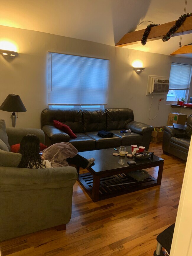 Foto del edificio - 2321 W Belmont Ave