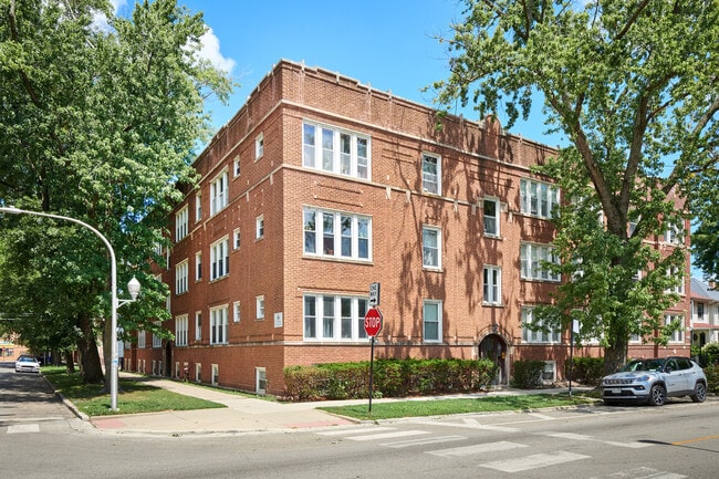 Building Photo - 7209 N Damen Ave