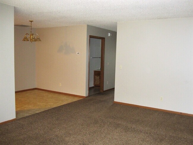 Foto del edificio - 626 W 8th St