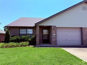 Building Photo - 6 Holly Dr