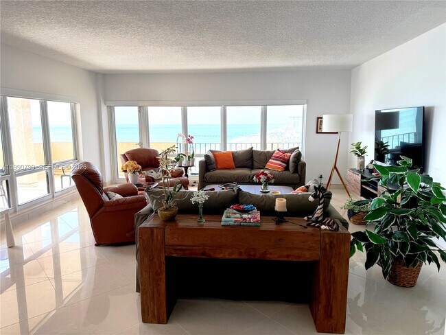 Foto del edificio - 4900 N Ocean Blvd