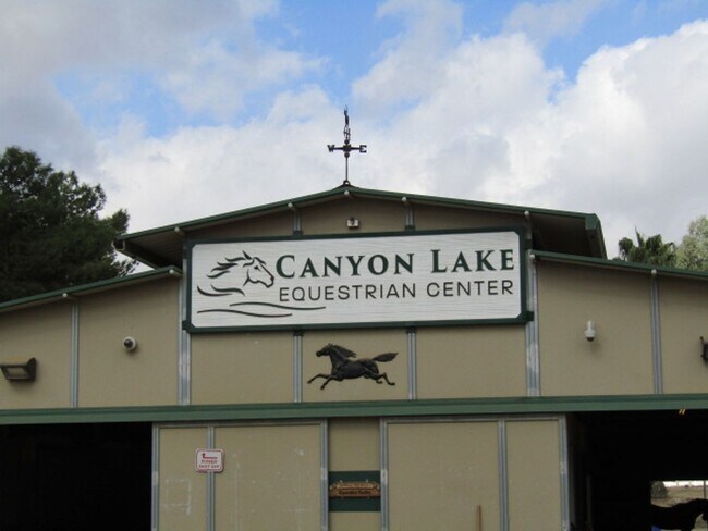 Foto del edificio - Large Mobile Home in Canyon Lake gated com...