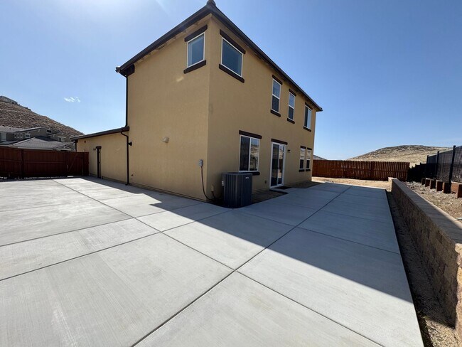 Foto del edificio - COMING SOON!! Stunning 4 Bed / 3 Bath NEXGEN Modern Home – $3,395/Month- Lesley Reilly Property