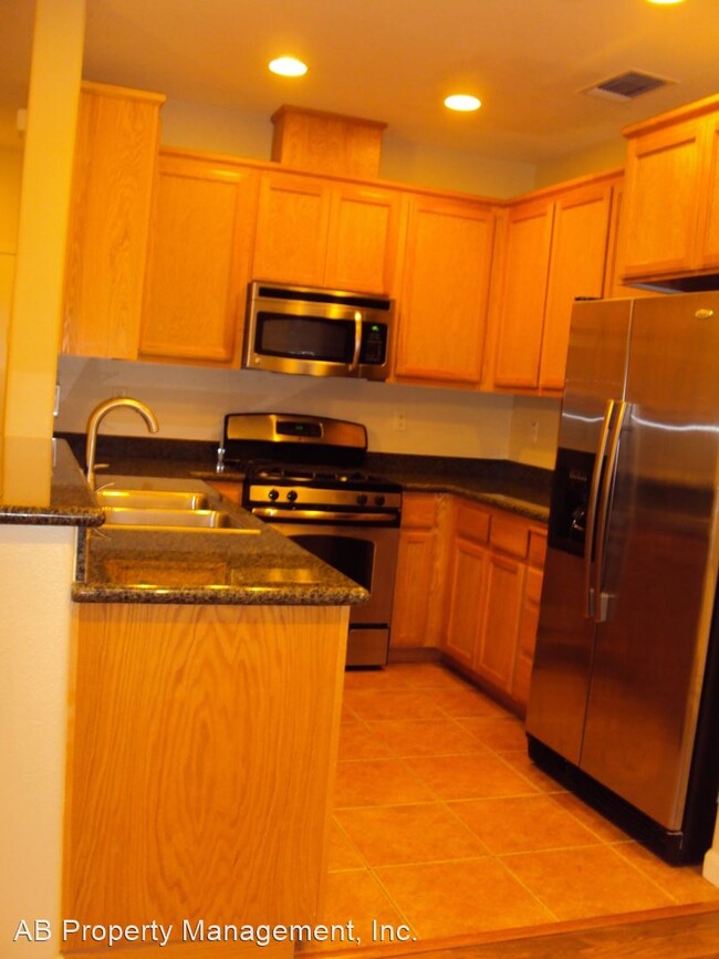 Building Photo - 3 br, 2.5 bath House - 6629 Forget Me Not