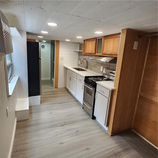 Foto del edificio - 215 Harwell Rd NW